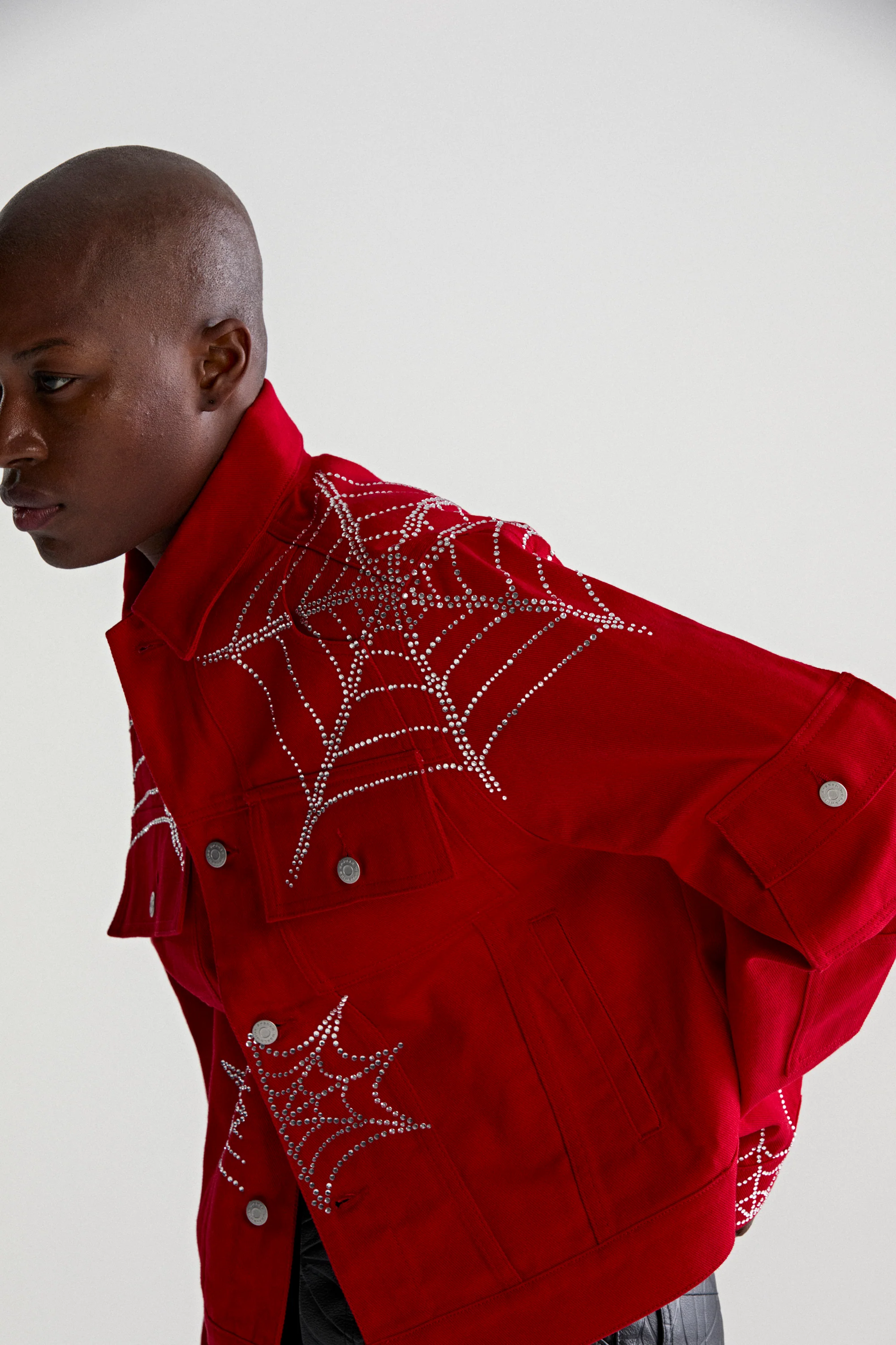 WEB DENIM CROPPED TRUCKER JACKET - Image 17