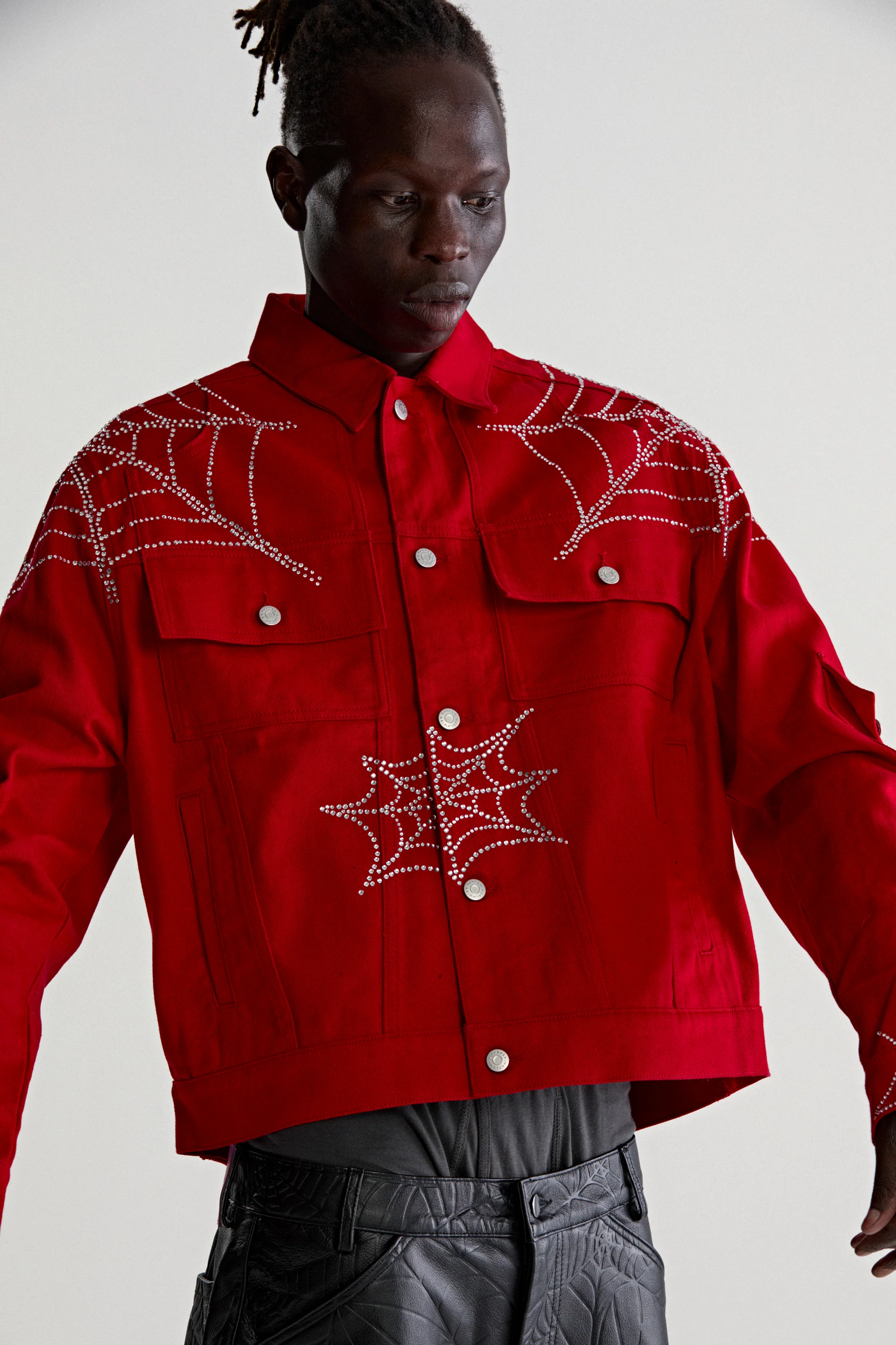 WEB DENIM CROPPED TRUCKER JACKET - Image 18