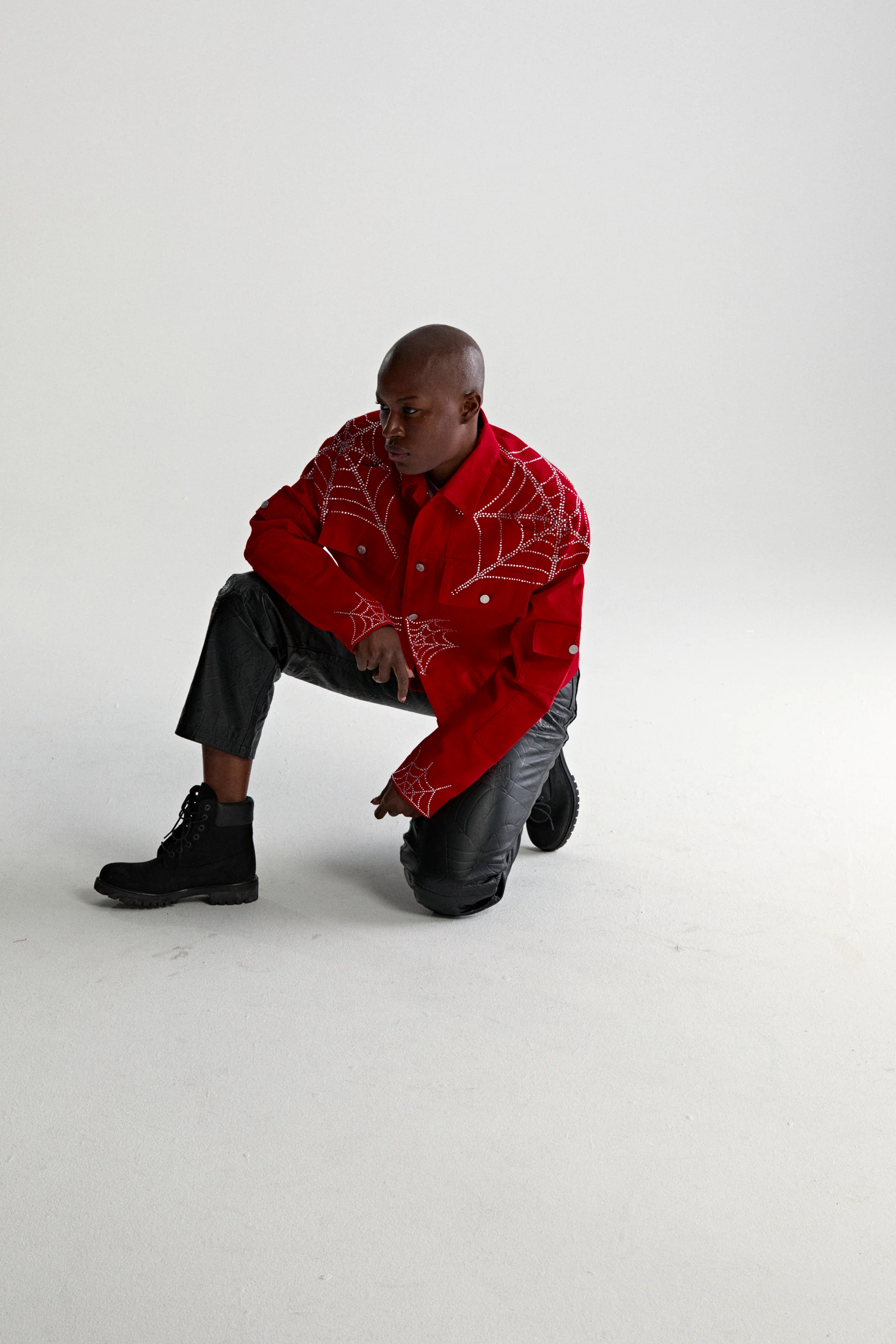 WEB DENIM CROPPED TRUCKER JACKET - Image 23